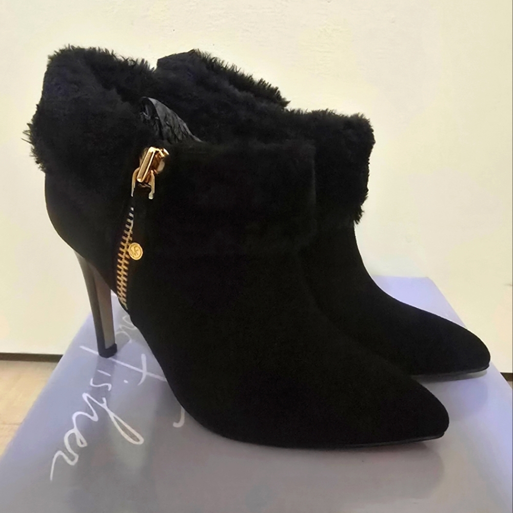 Brand New In Box Marc Fisher Cahoot2 Black Ankle Boots with Gold Zipper Size: 7